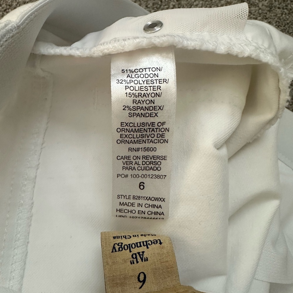 Democracy Women's white capris jeans size 6 NWOT - Picture 4 of 8
